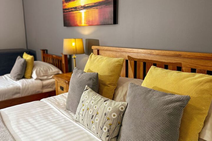 Room 5 of 160