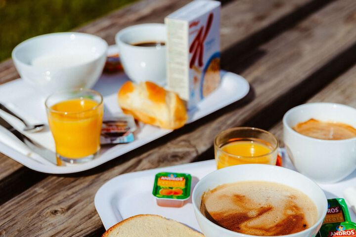 Breakfast/Coffee Service 26 of 32