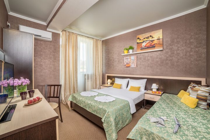 Room 9 of 27