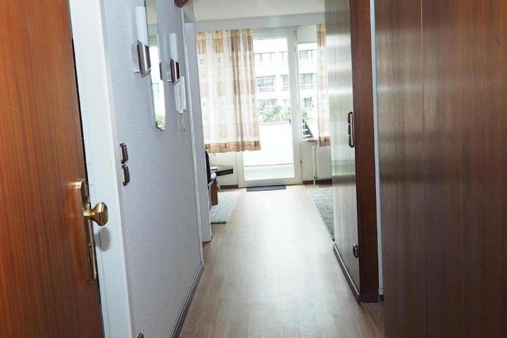 Room 7 of 12