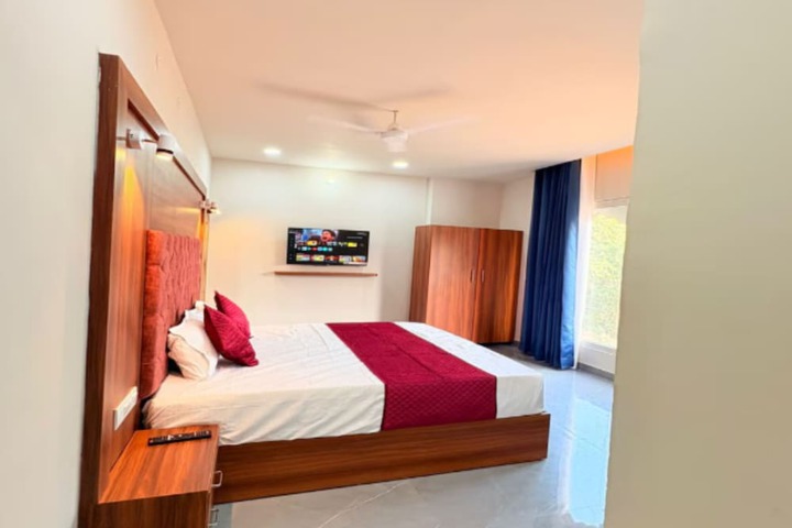 Room 8 of 34