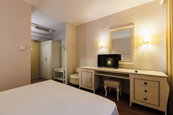 Room 5 of 14