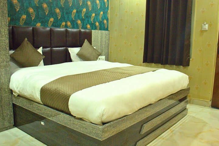 Room 9 of 25