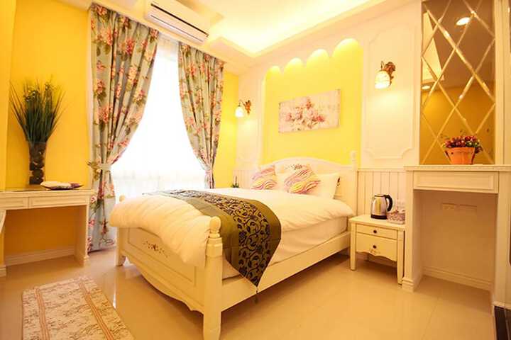 Room 17 of 25