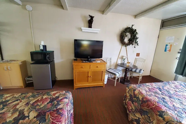 Room 6 of 11