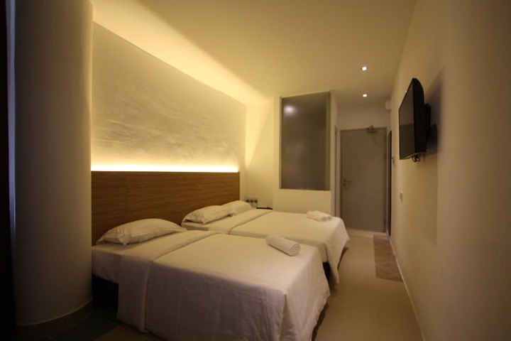 Room 17 of 38