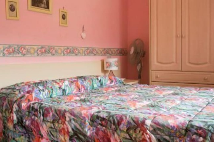 Room 9 of 27