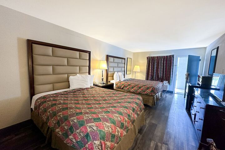 2 Queen Beds (3 of 11)