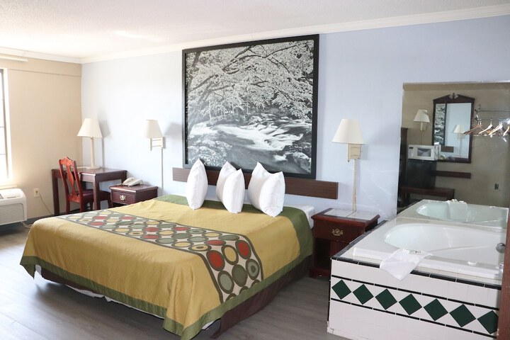 1 King Bed (12 of 21)