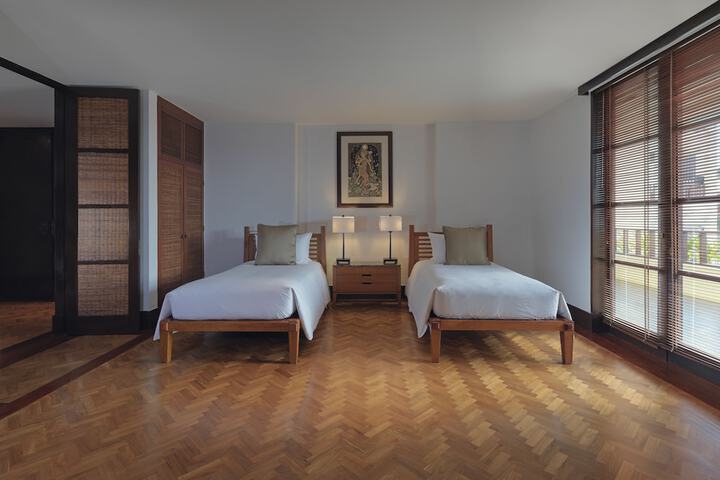 Room 28 of 122