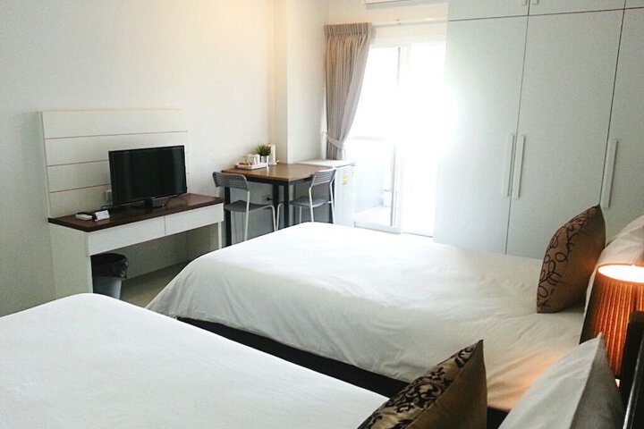 Room 5 of 32