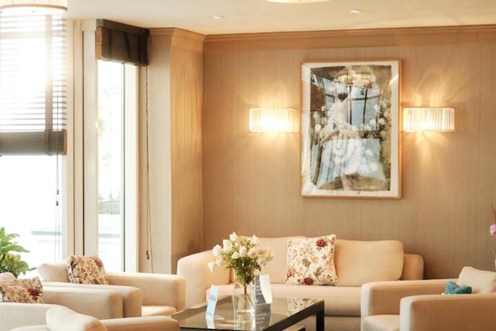 Guest Lobby