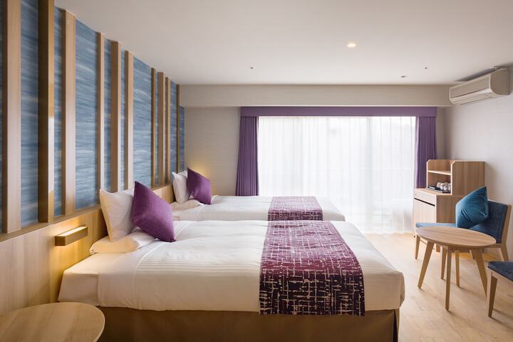 Room 4 of 124