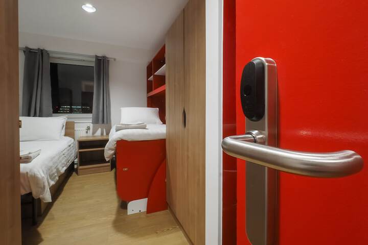 Room 8 of 49