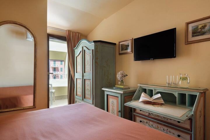 Room 26 of 106