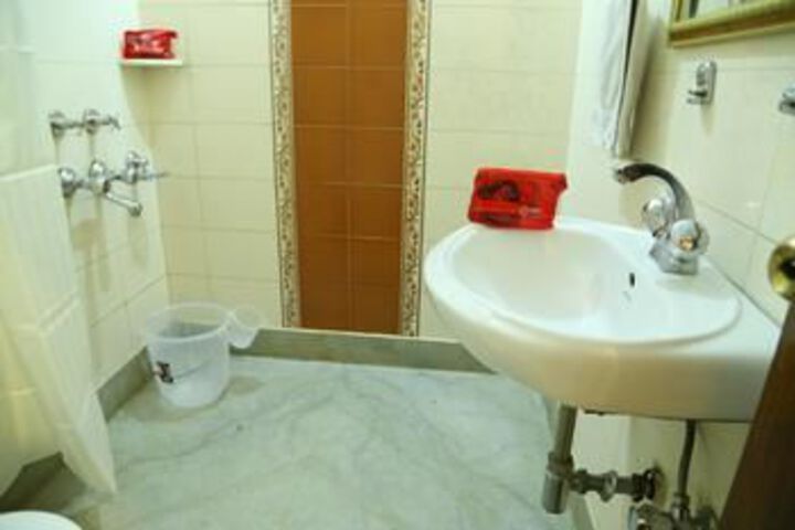 Room 3 of 20