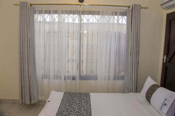 Room 25 of 104