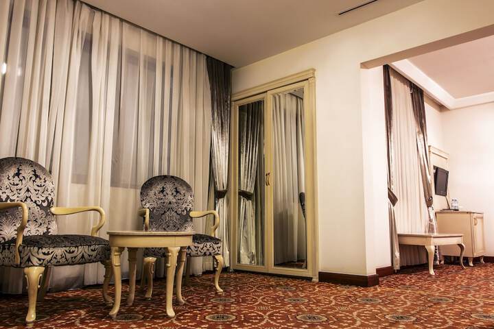 Room 11 of 79