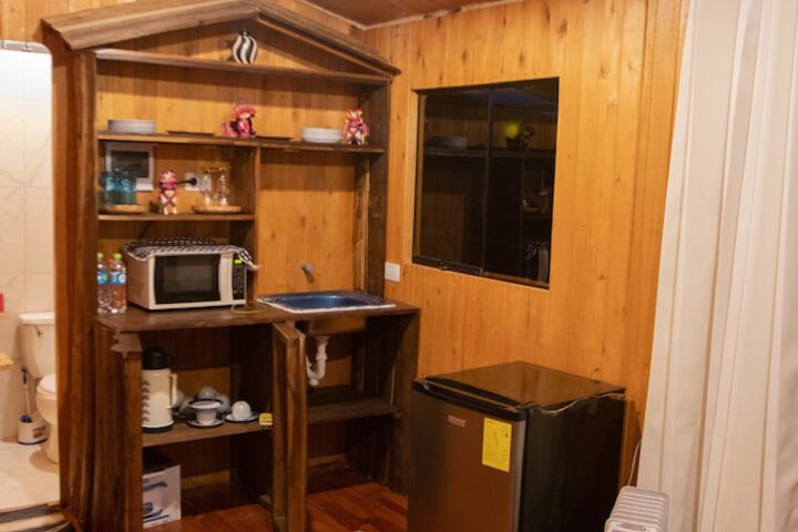 Room 6 of 100