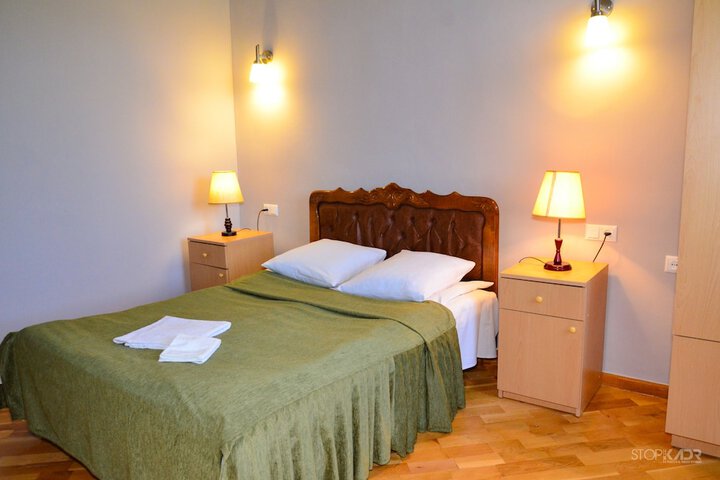 Room 9 of 44