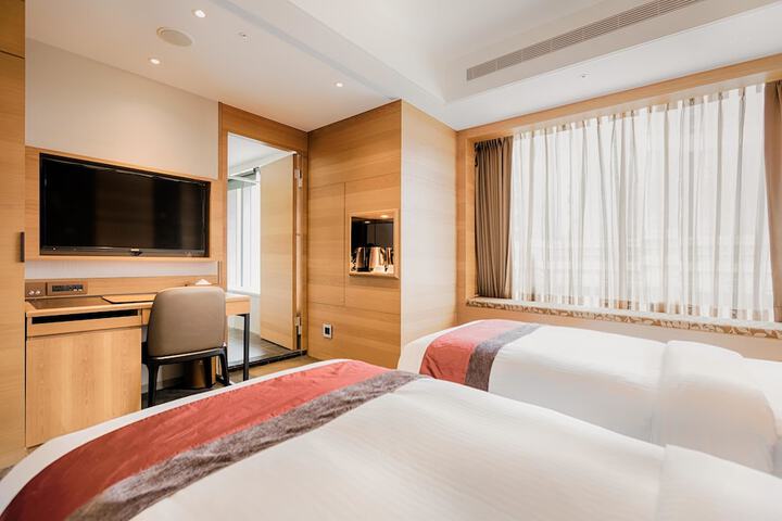 Room 53 of 105