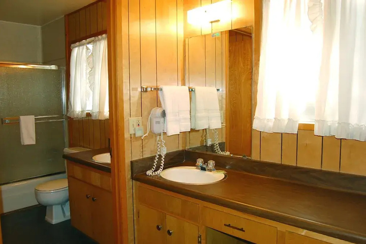 Room 5 of 11