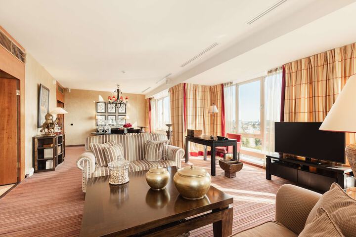Room 54 of 143