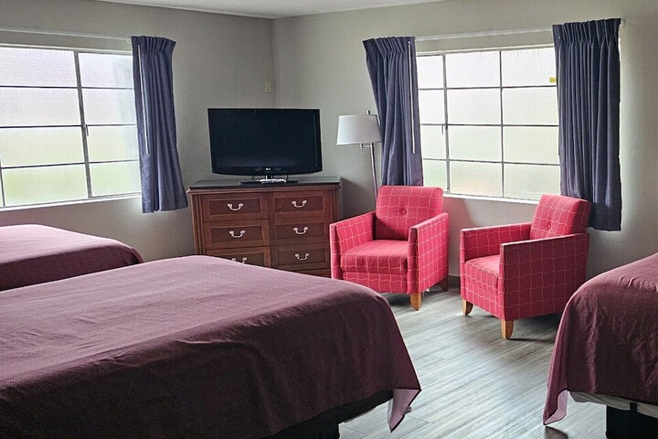 Room 8 of 34
