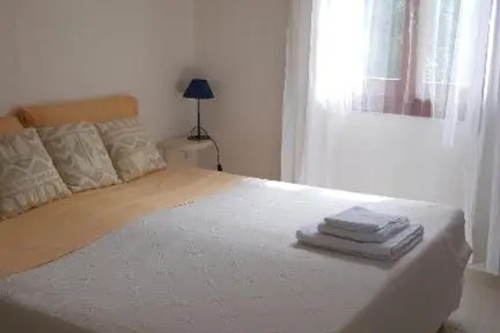 Room 10 of 11