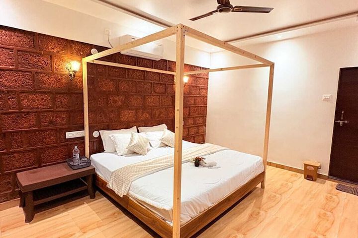 Room 8 of 31