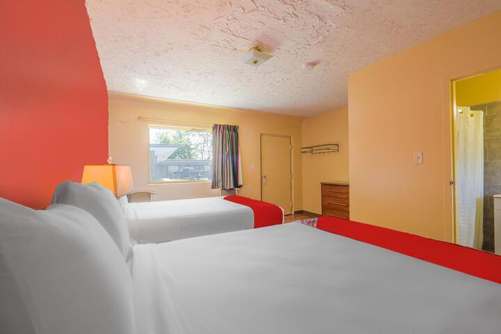 1 Queen Bed (17 of 17)