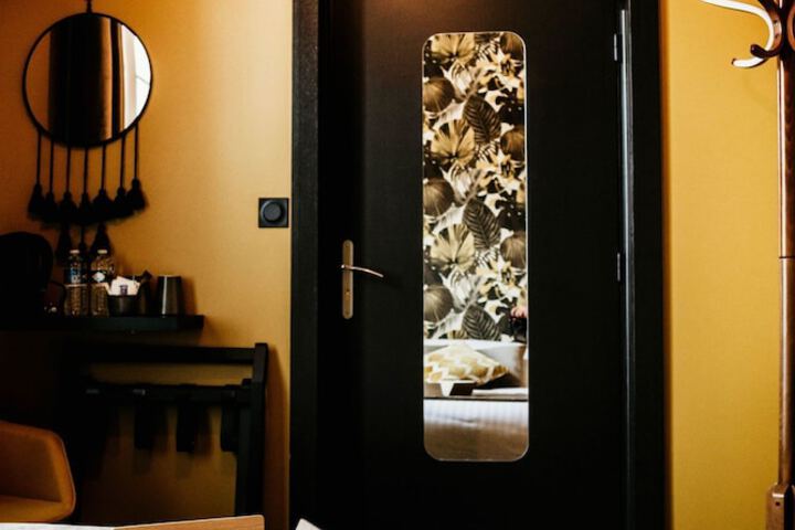Room 27 of 117