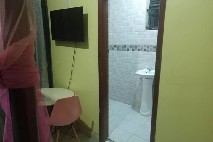 Room 2 of 6