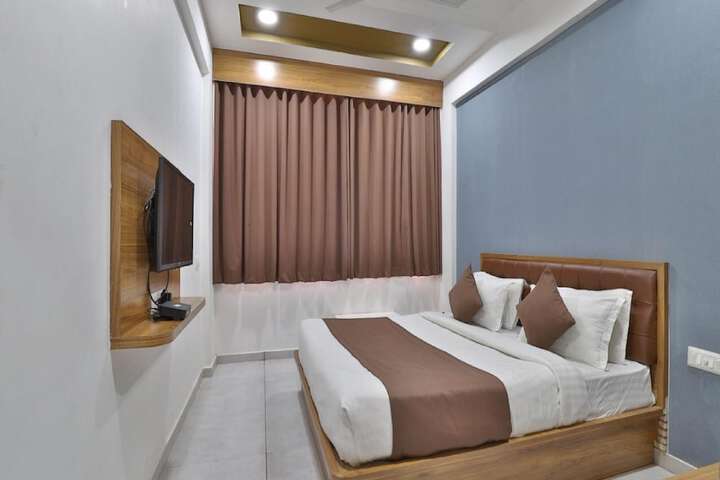 Room 12 of 16