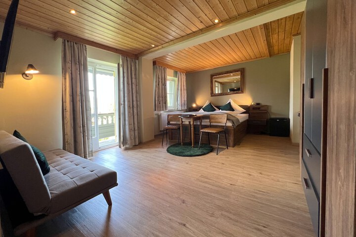 Room 6 of 207
