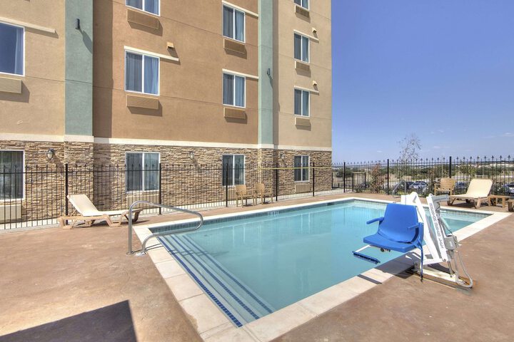 Hotel Pool