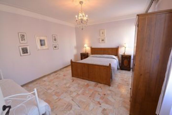 Room 15 of 25