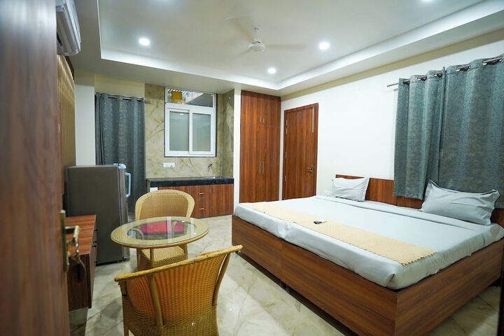Room 13 of 77