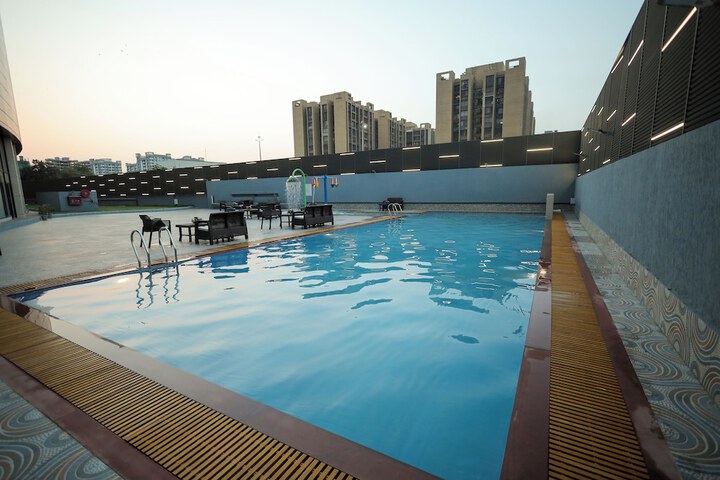 Pool 12 of 26