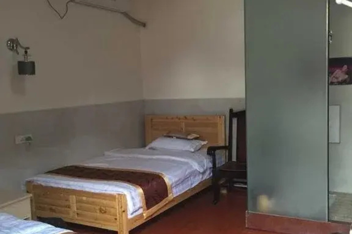 Room 9 of 11