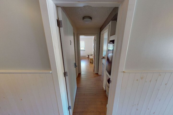 Room 8 of 33