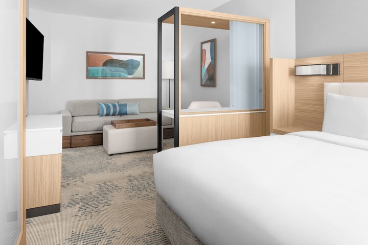 Room 10 of 28