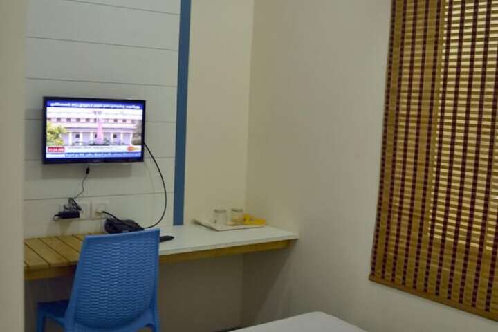 Room 6 of 9