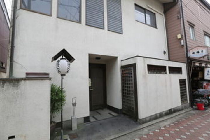 Exterior of Waraku House
