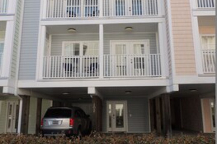 Charleston Village #102