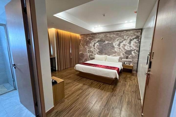 Room 14 of 38