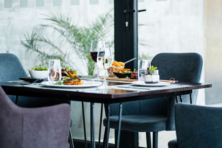 Dining 17 of 24
