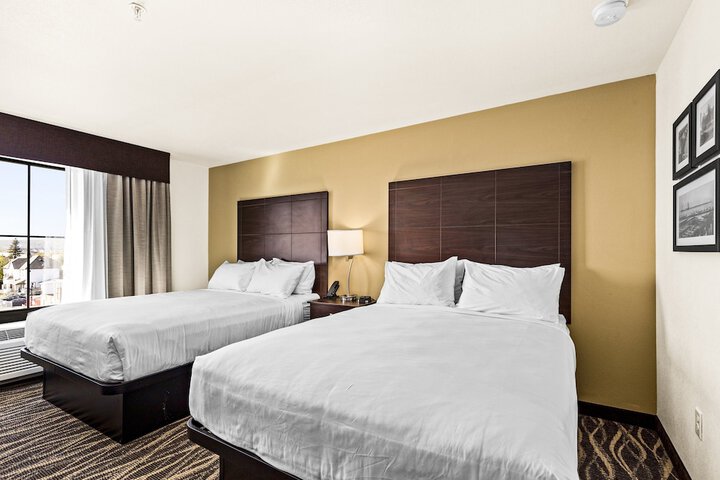 Quadruple Accessible Queen Size Bed (4 of 10)