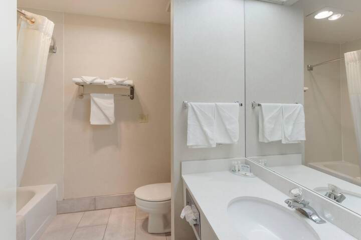Room 10 of 34