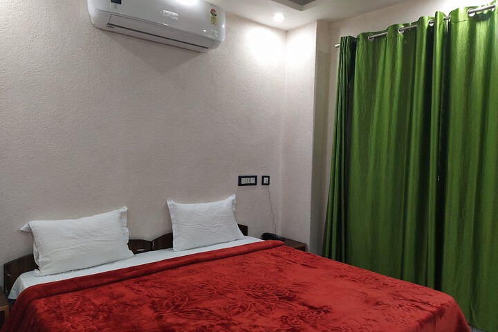 Room 13 of 34